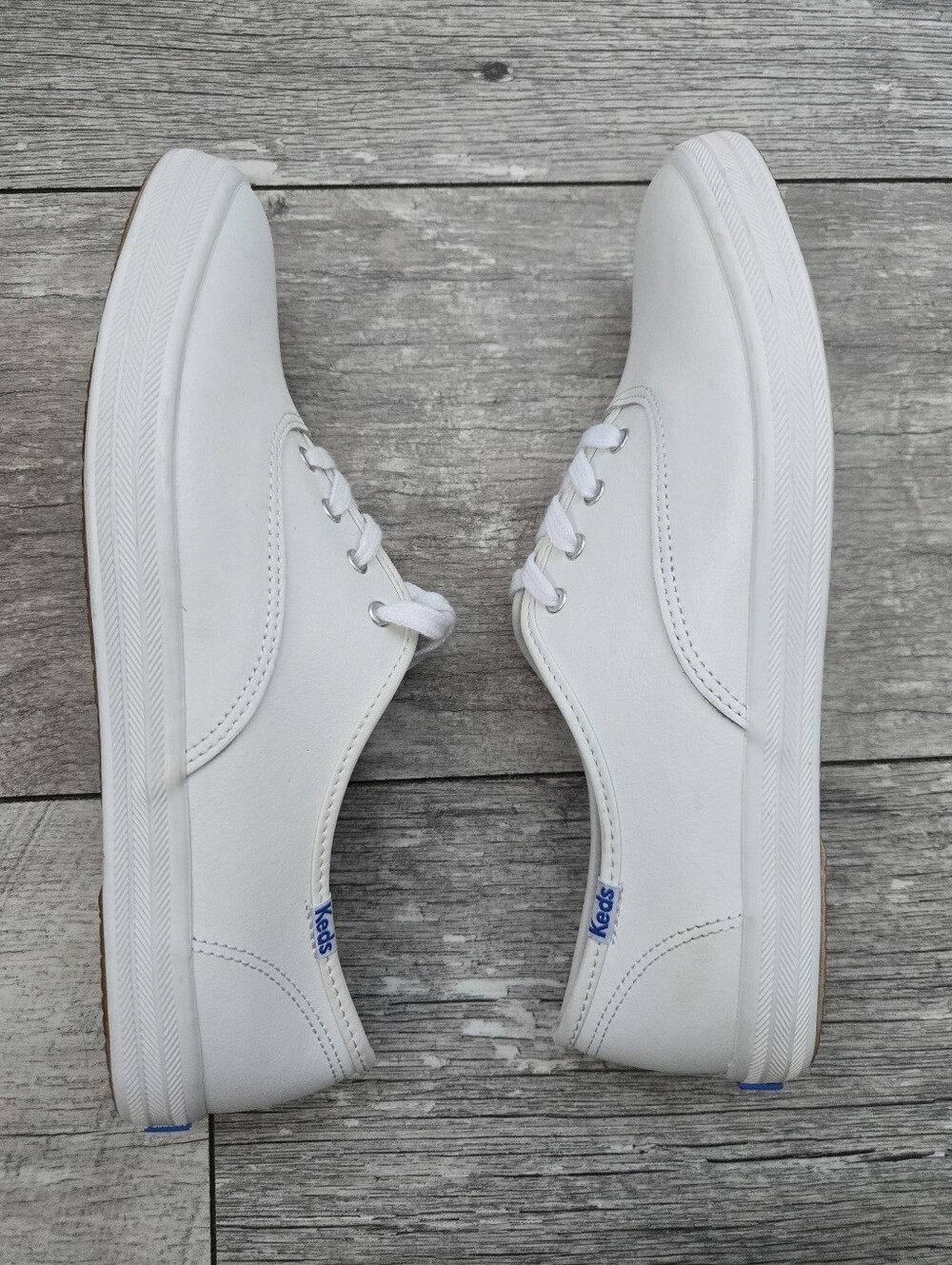 8 Wide Women's Champion Originals Leather Medium/Wide Sneaker Size 8 Wide - Picture 10 of 11